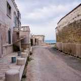 A questo punto pieghiamo sulla destra perch� un�altra stradina ci permette di raggiungere la costa...